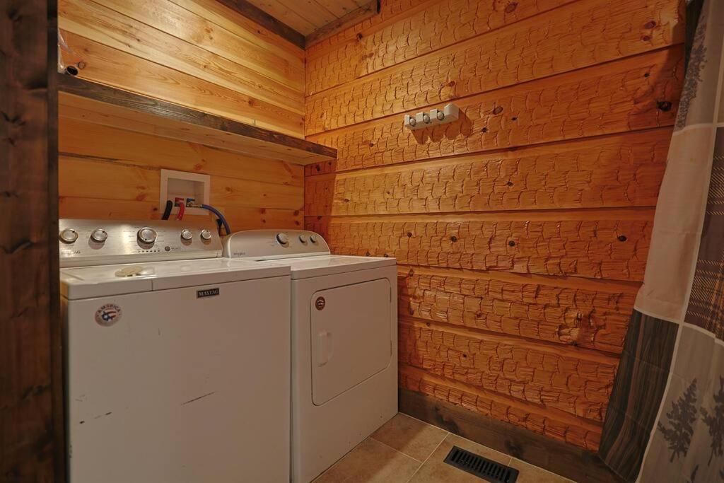 Rustic Modern Cabin With Hot Tub Near Rafting And Great Smokey Mountains Bryson City Exterior photo