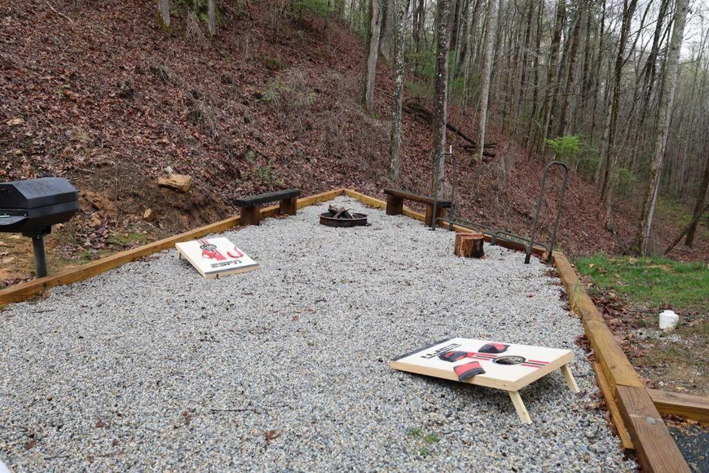 Rustic Modern Cabin With Hot Tub Near Rafting And Great Smokey Mountains Bryson City Exterior photo