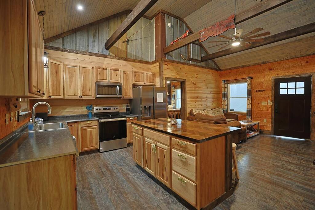 Rustic Modern Cabin With Hot Tub Near Rafting And Great Smokey Mountains Bryson City Exterior photo
