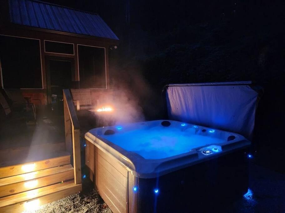 Rustic Modern Cabin With Hot Tub Near Rafting And Great Smokey Mountains Bryson City Exterior photo