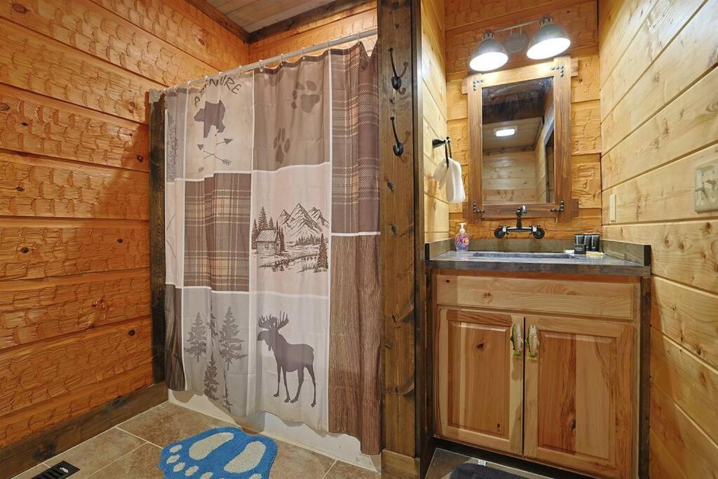 Rustic Modern Cabin With Hot Tub Near Rafting And Great Smokey Mountains Bryson City Exterior photo
