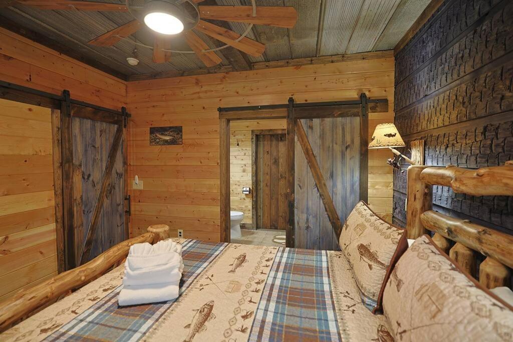 Rustic Modern Cabin With Hot Tub Near Rafting And Great Smokey Mountains Bryson City Exterior photo