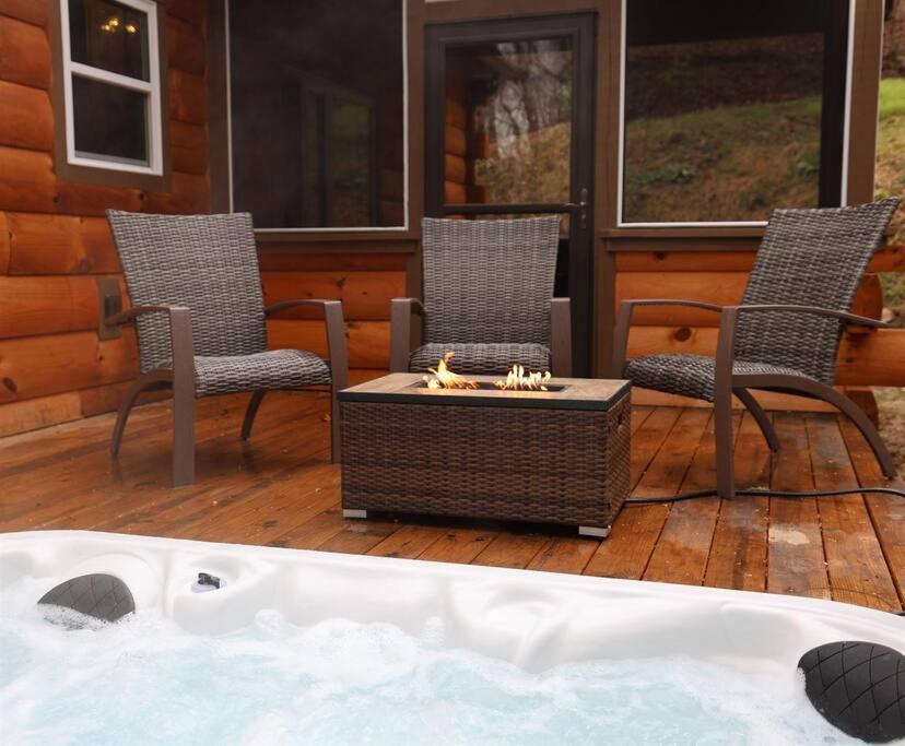 Rustic Modern Cabin With Hot Tub Near Rafting And Great Smokey Mountains Bryson City Exterior photo