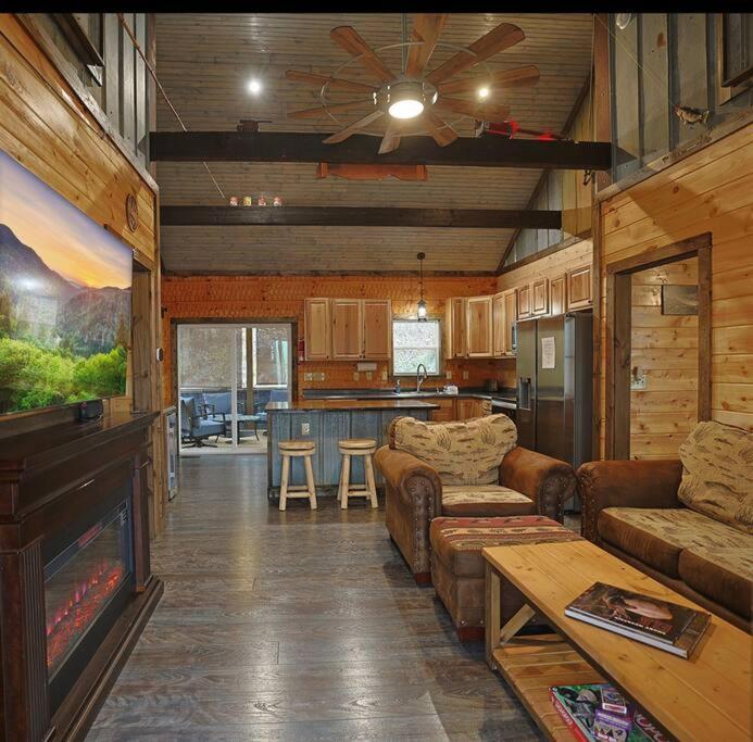 Rustic Modern Cabin With Hot Tub Near Rafting And Great Smokey Mountains Bryson City Exterior photo