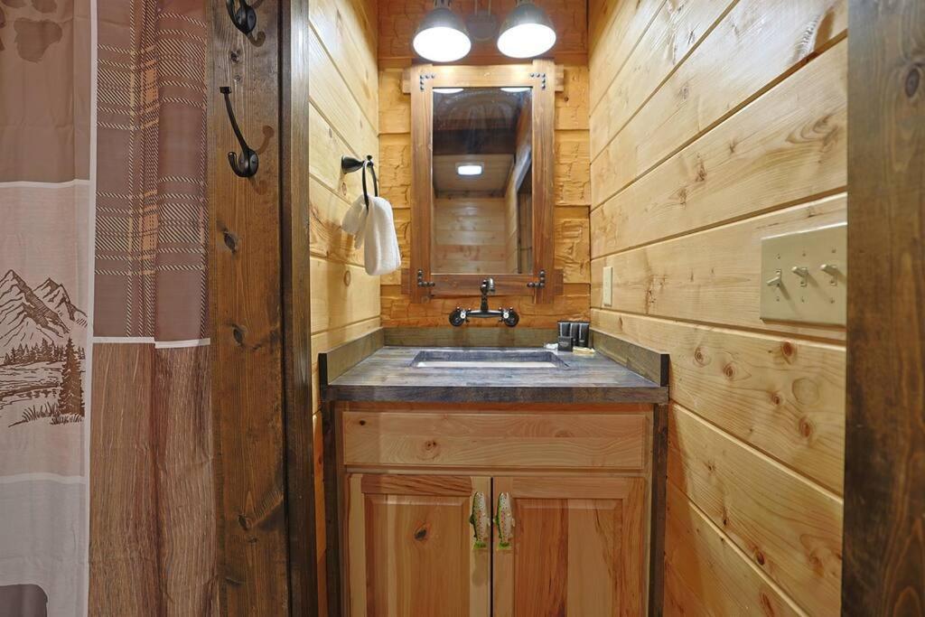 Rustic Modern Cabin With Hot Tub Near Rafting And Great Smokey Mountains Bryson City Exterior photo