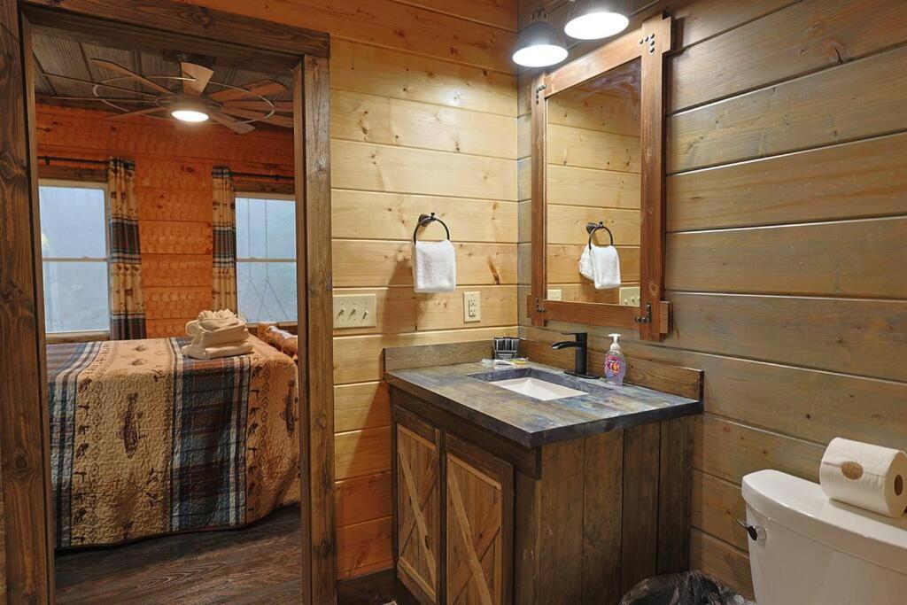 Rustic Modern Cabin With Hot Tub Near Rafting And Great Smokey Mountains Bryson City Exterior photo