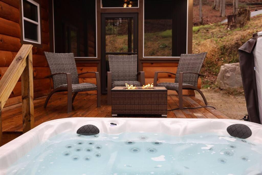 Rustic Modern Cabin With Hot Tub Near Rafting And Great Smokey Mountains Bryson City Exterior photo
