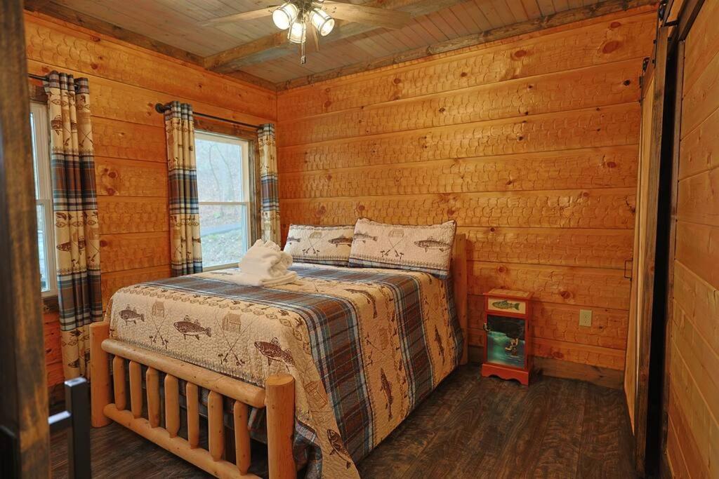 Rustic Modern Cabin With Hot Tub Near Rafting And Great Smokey Mountains Bryson City Exterior photo