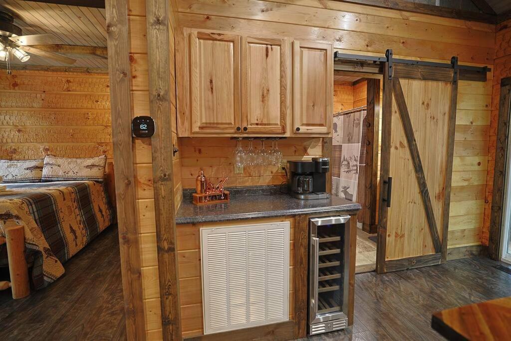 Rustic Modern Cabin With Hot Tub Near Rafting And Great Smokey Mountains Bryson City Exterior photo